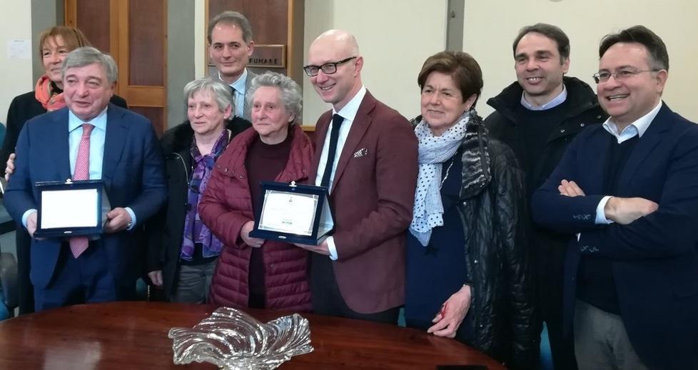 Familiari di Tina, rappresentanti della Fondazione e il sindaco Alessio Spinelli in municipio a Fucecchio