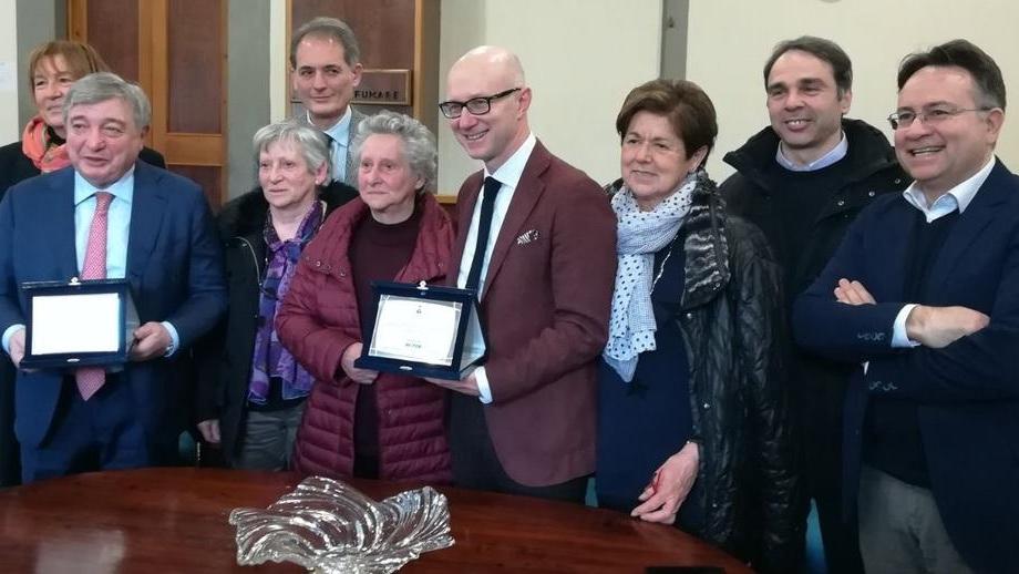 Familiari di Tina, rappresentanti della Fondazione e il sindaco Alessio Spinelli in municipio a Fucecchio