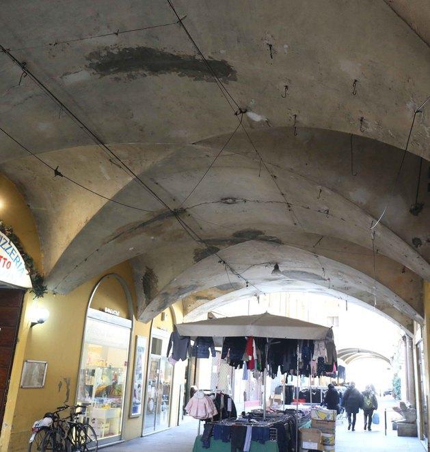 Vicolo Broletto, quei 100 metri di storia avvolti dal degrado 