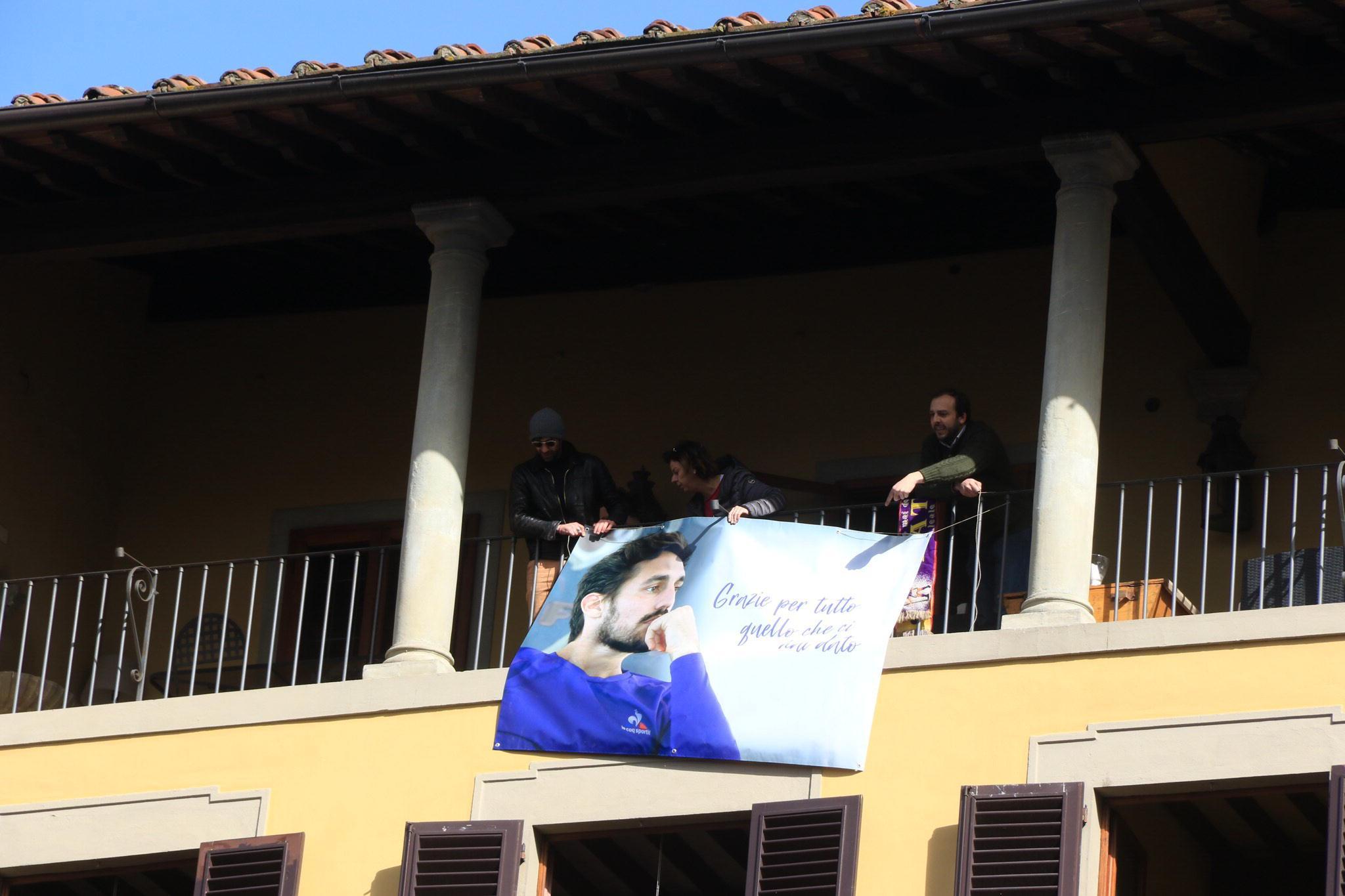 Astori, a Firenze una sua figurina Panini in gigantografia 