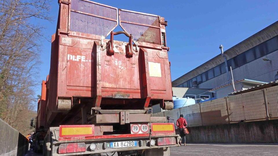 Morì nel compattatore della Dife: ci sono altri due indagati