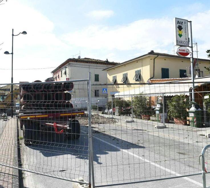 Lavori infiniti sul viale, protesta a Pontetetto 