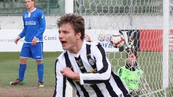 Ciro Immobile dopo un gol allo stadio dei Pini con la maglia della Juventus