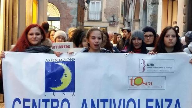 In tantissime al corteo: «Basta violenza»