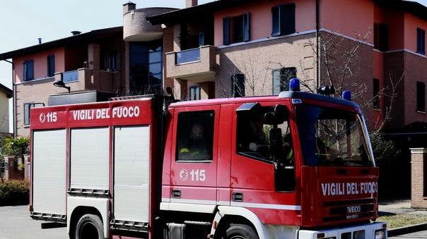 Il posacenere prende fuoco, allarme in un appartamento