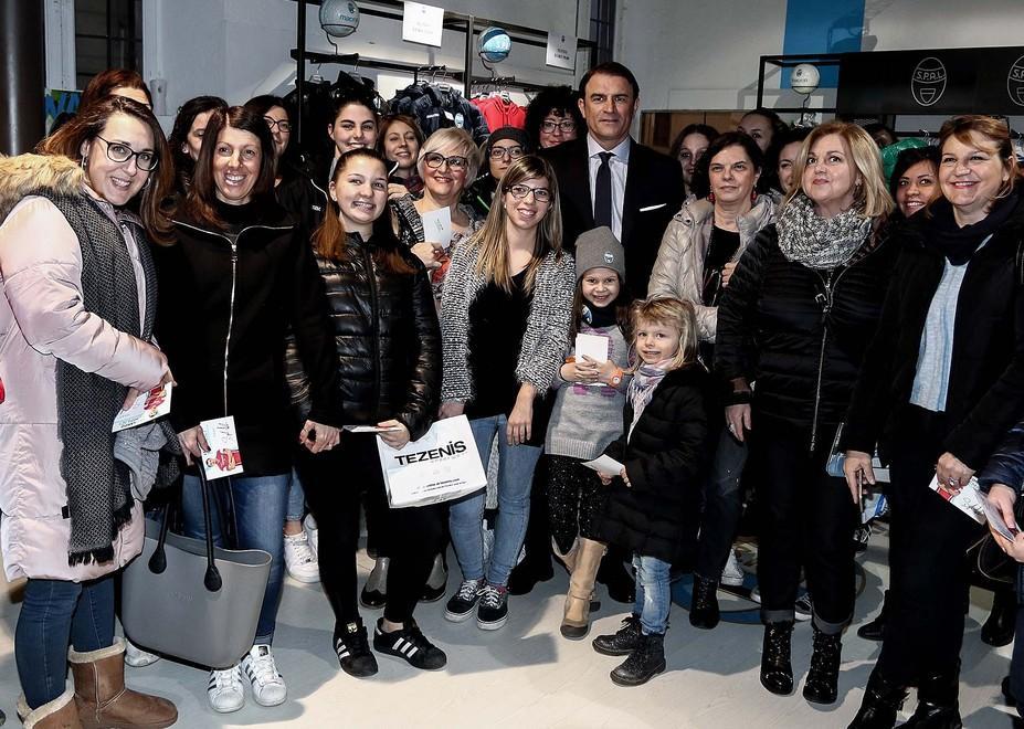 Sciarpa spallina e una mimosa Semplici con le fan 