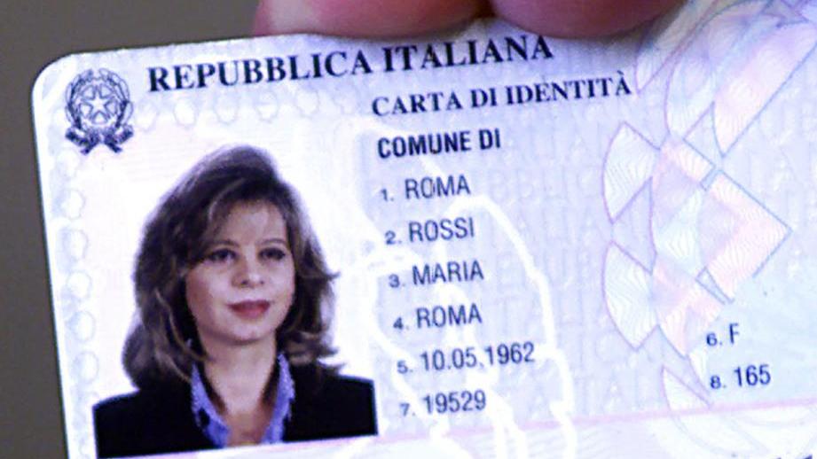 Carte di identità gratuite ai poveri