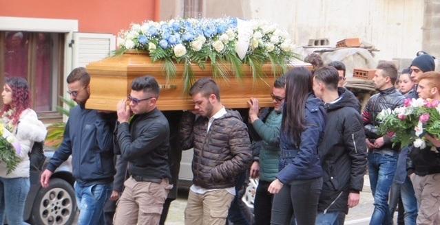 Lanusei sotto choc piange il 21enne 