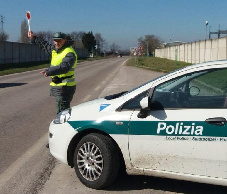 Guida con documento falso, denunciato