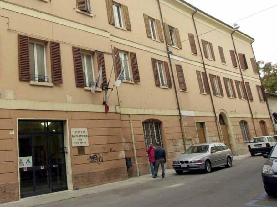Modena, minore bloccato dopo lo scippo in via S.Orsola 