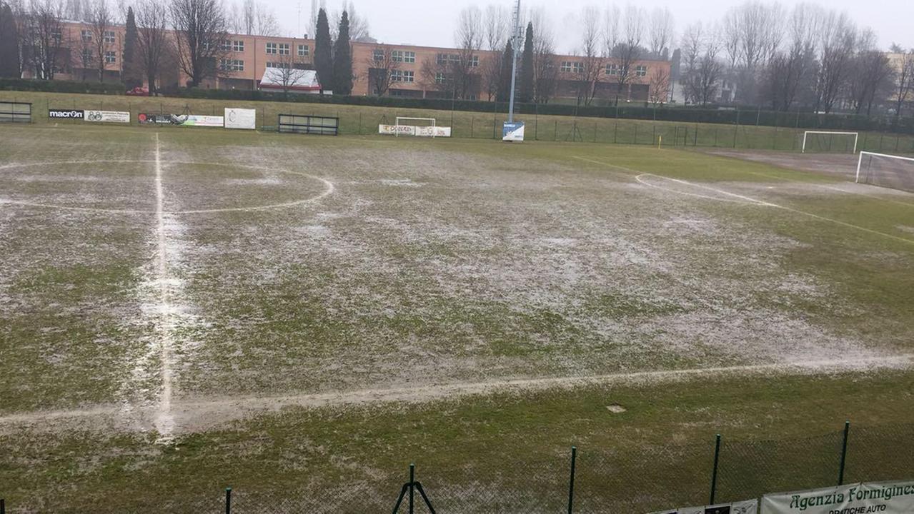 I campi allagati costringono ad un'altra sospensione