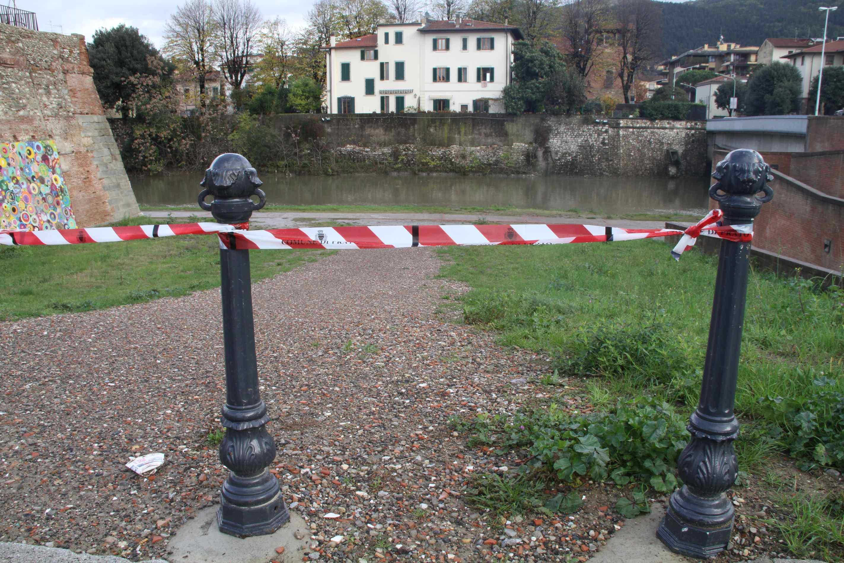 Una delle piste ciclabili sul Bisenzio chiuse per maltempo (foto d'archivio)