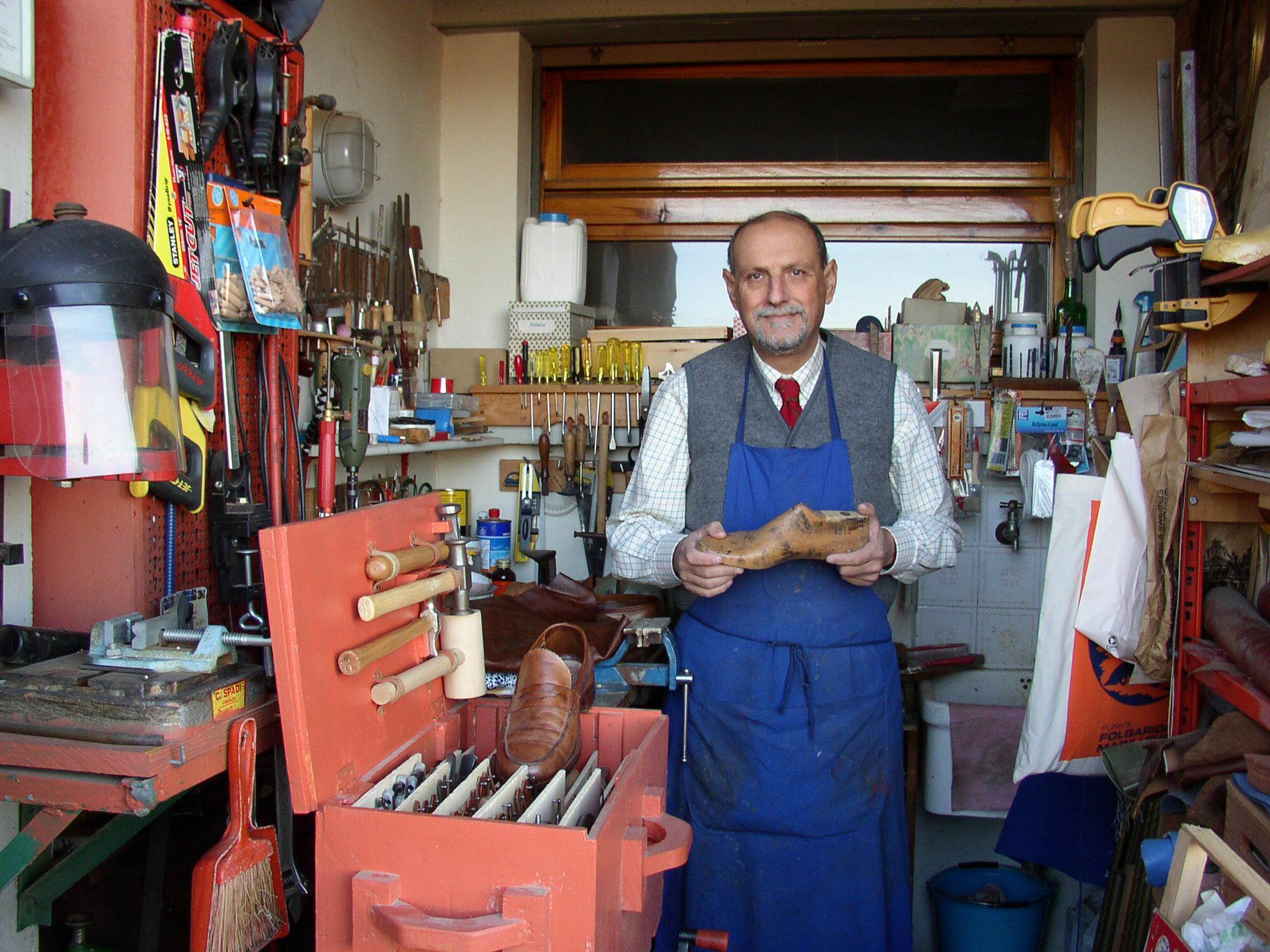 Il meteorologo che inventa scarpe per rilassarsi