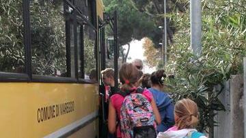 Troppi bulli a bordo: scorte su scuolabus pure l’anno prossimo