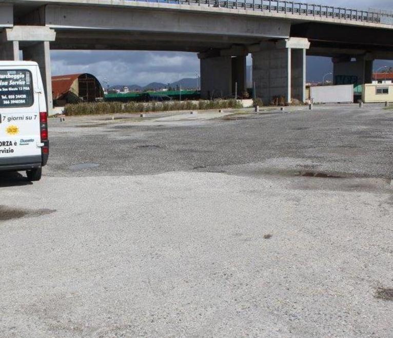 Aree di sosta espropriate «Strutture e attività abusive» 