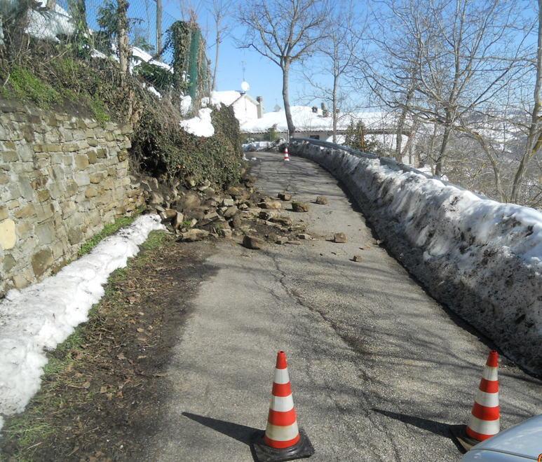 A Polinago strada chiusa per una frana
