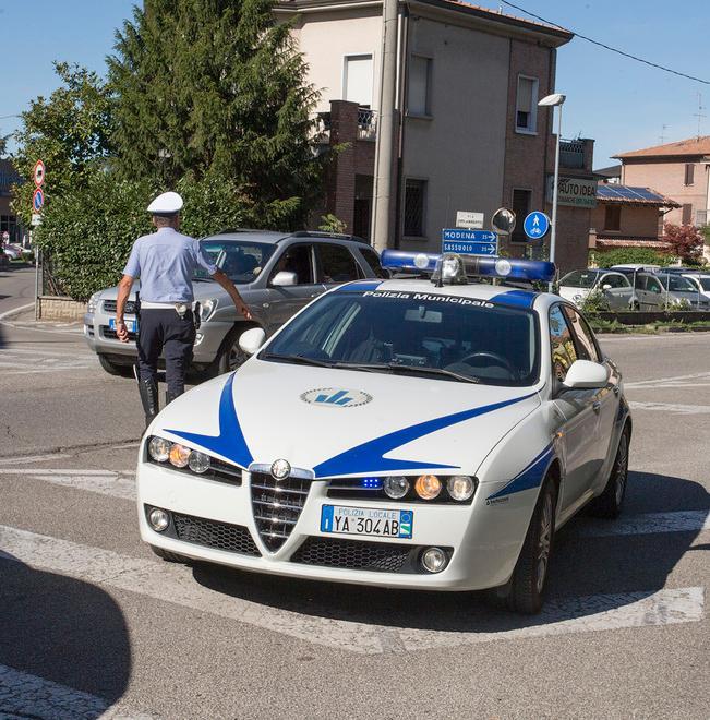 Donna incinta colpita da un’auto: è caccia al pirata