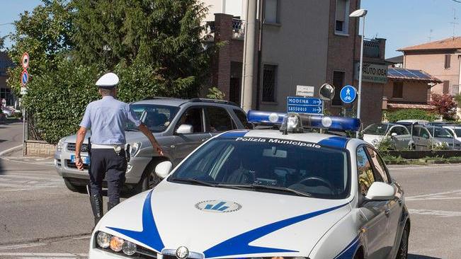 Donna incinta colpita da un’auto: è caccia al pirata