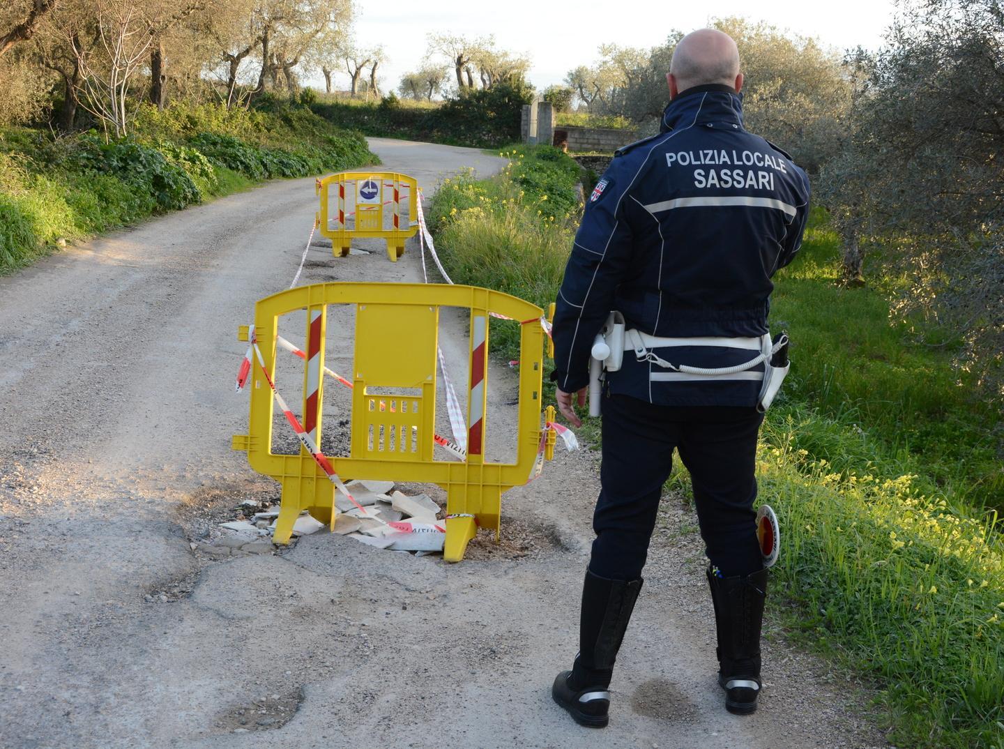 Sassari, Eternit per tappare le buche a San Camillo 
