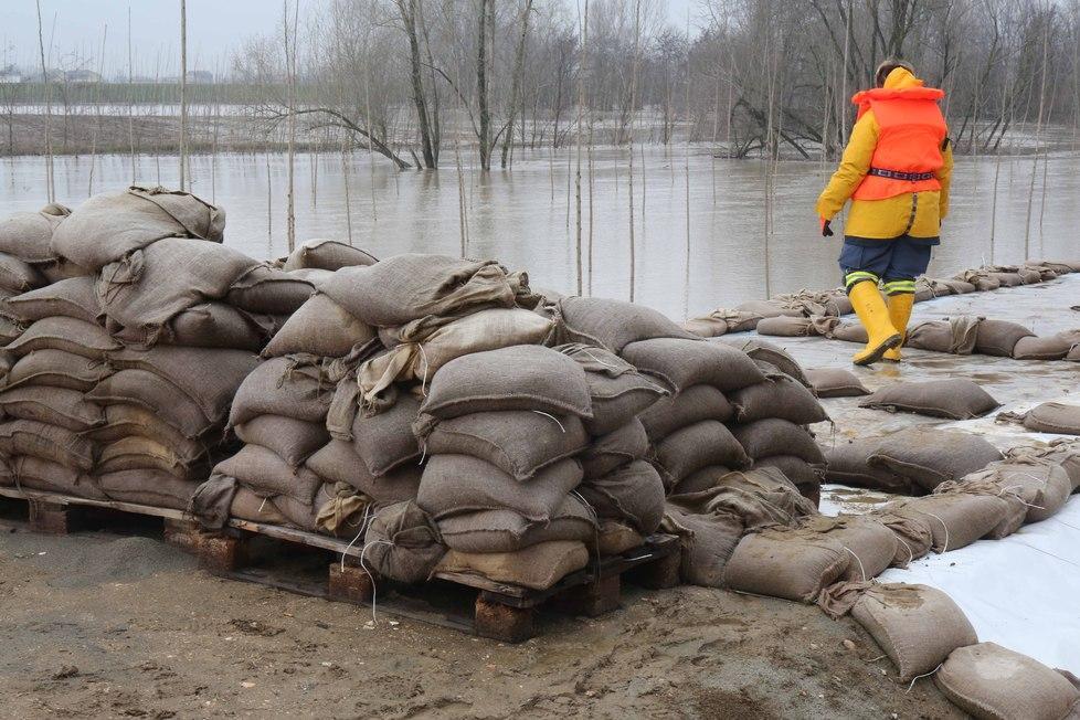 Lentigione, la piena si ferma a quota 10.85 metri 