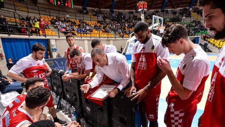 Pistoia torna da Cantù con le ossa rotte