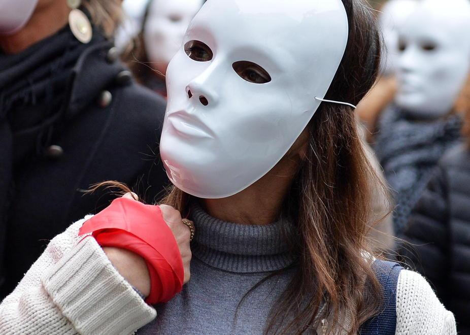 Rintraccia l’ex moglie e la minaccia: arrestato 