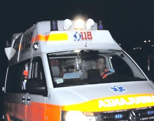 Si schianta contro il guardrail in ospedale una 44enne