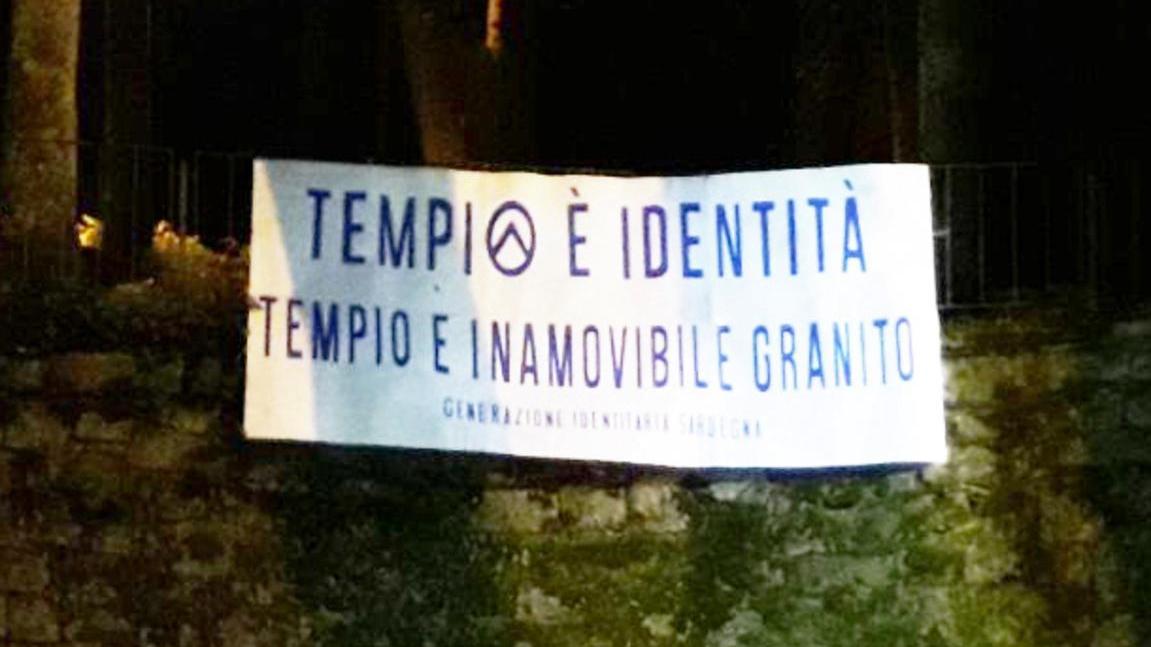 Alla Fonte nuova striscione di protesta degli identitari