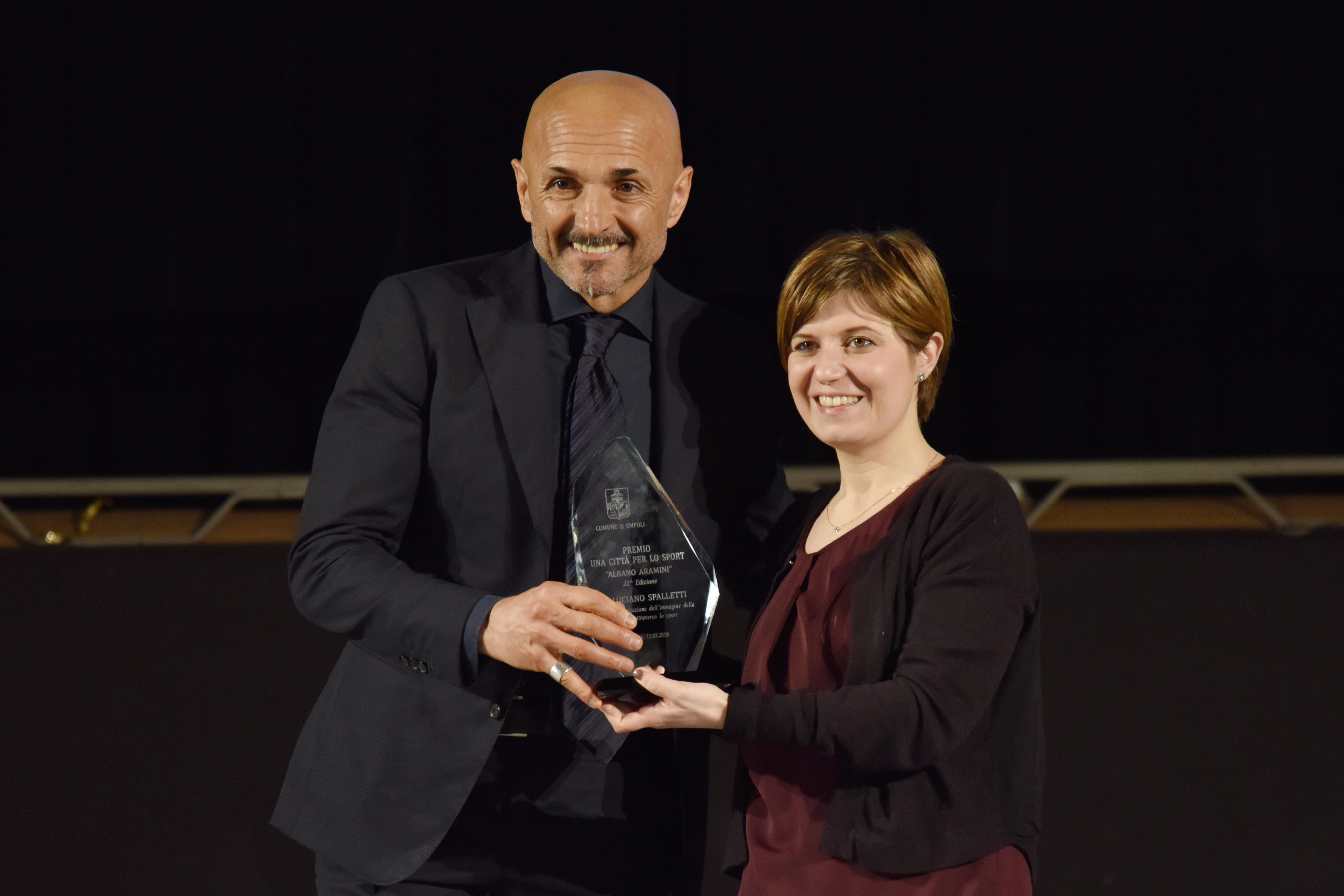 Spalletti premiato dalla sindaca Barnini (foto agenzia Carlo Sestini)