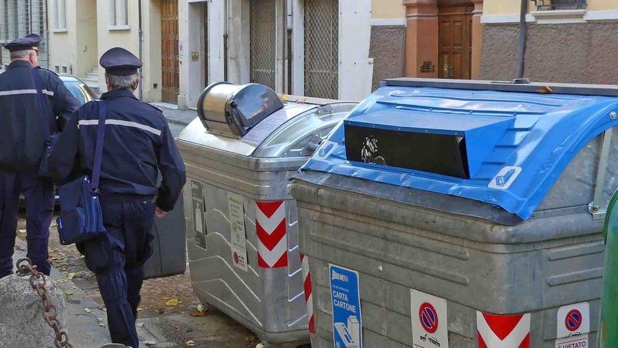 Già 30 multe agli incivili: e ora le foto-trappole