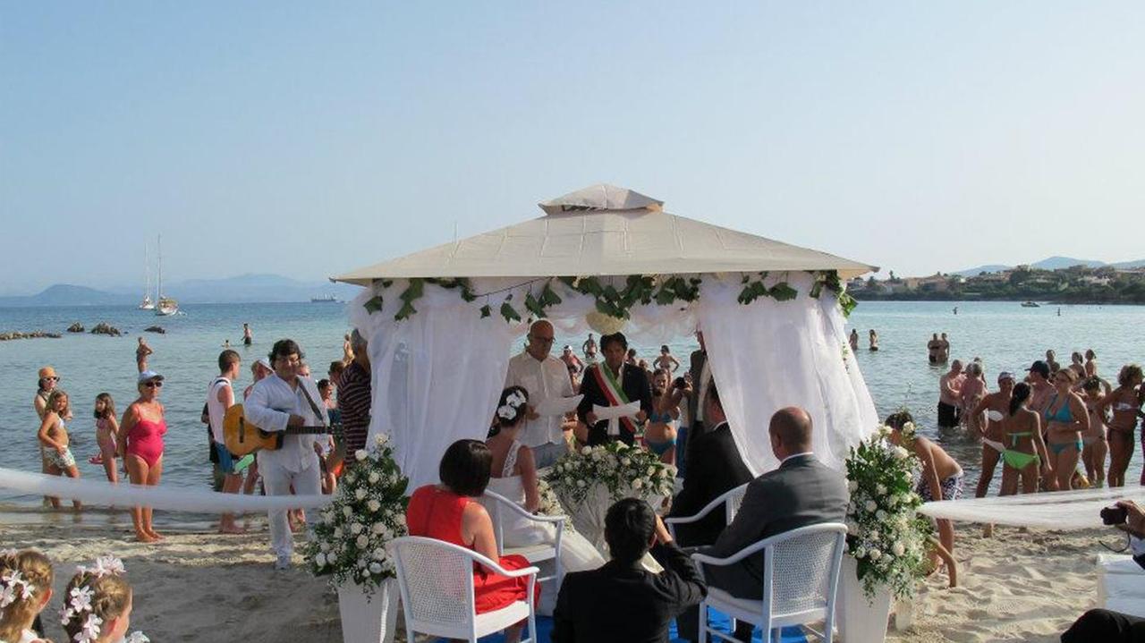 Un matrimonio in spiaggia a Golfo Aranci