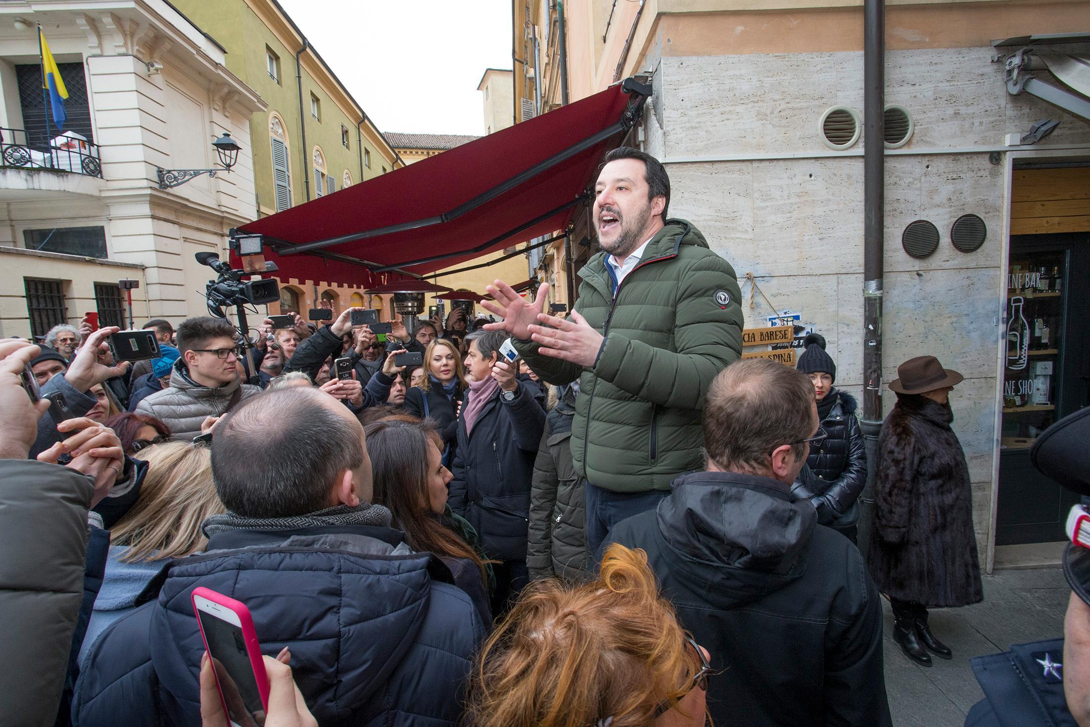 Salvini a Modena per  presentare il ricorso per ottenere l'elezione di Corti 