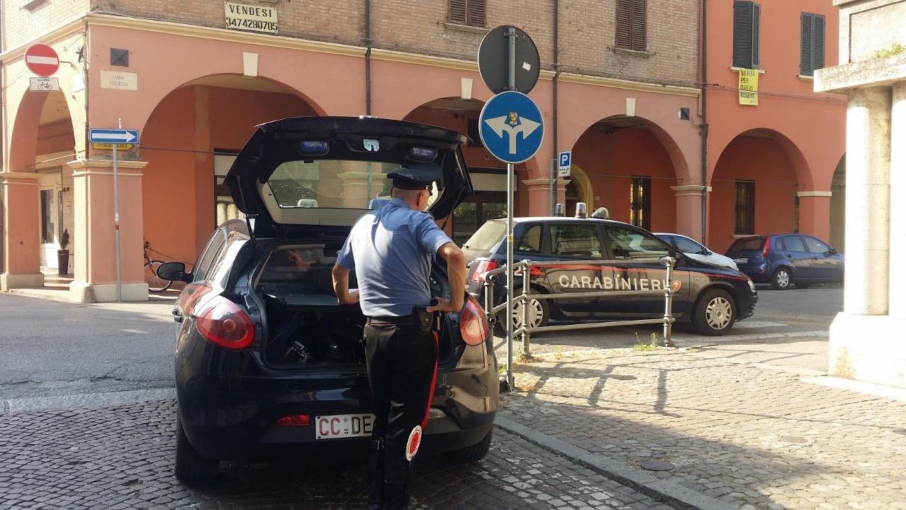 Controlli dei carabinieri a Cento