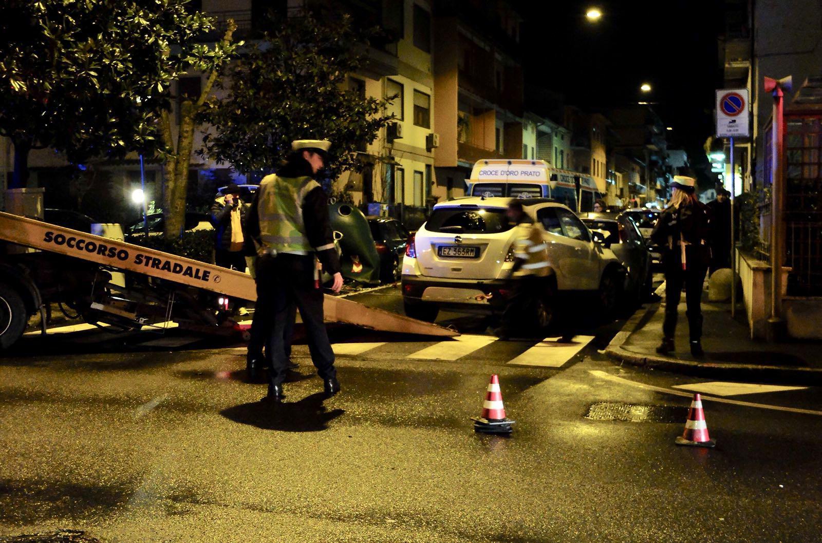L'incidente tra un'auto e l'ambulanza della Croce d'Oro (foto Sproviero/Batavia)