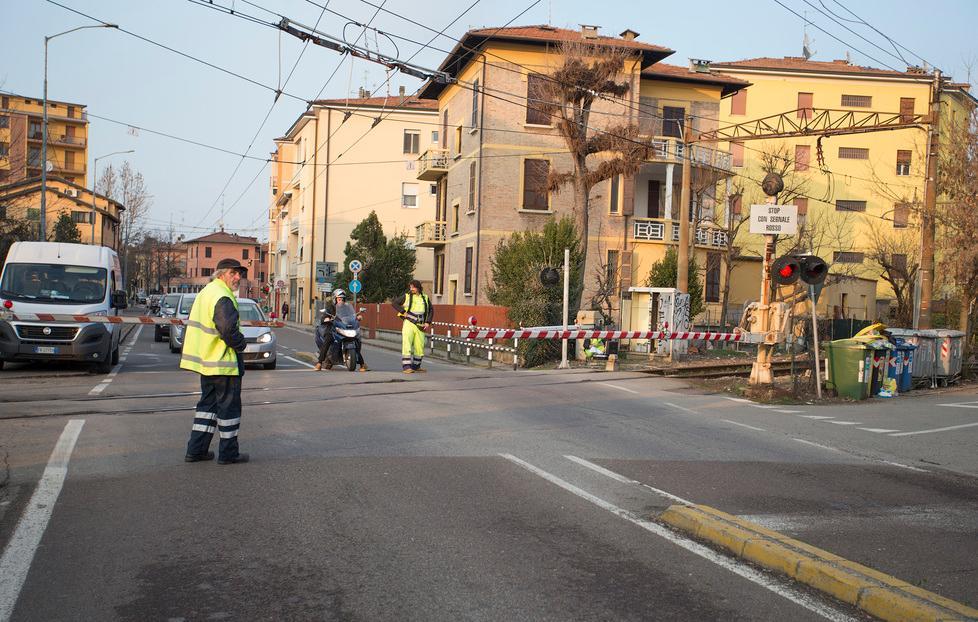 Trenino, sbarre in tilt a Modena: altre code e proteste 