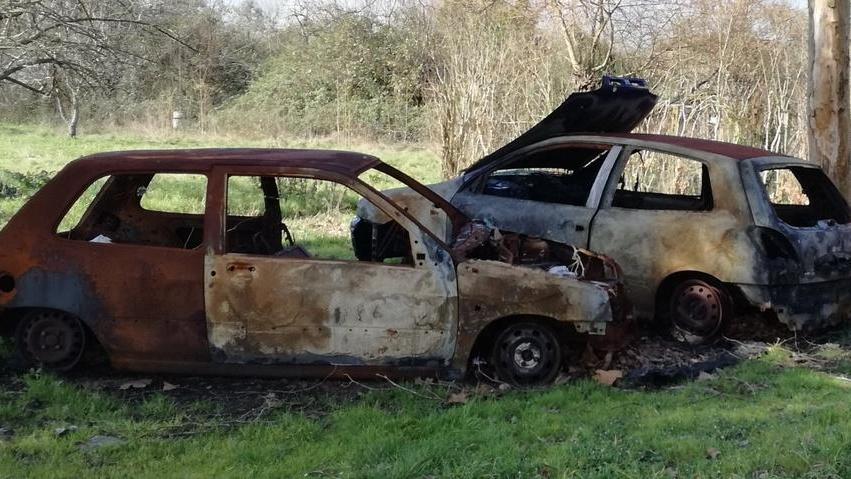 Piazzola trasformata in una mini discarica I residenti: ora basta