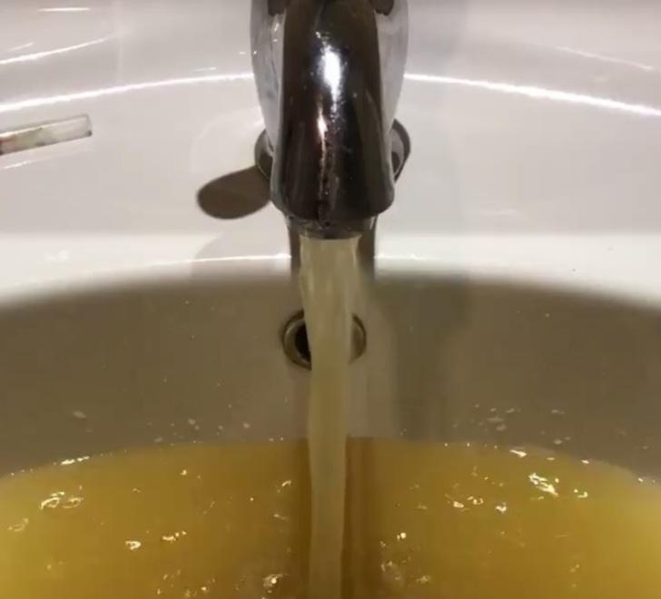 Acqua a singhiozzo per 500 camaioresi 