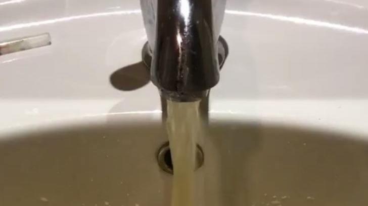 Acqua a singhiozzo per 500 camaioresi
