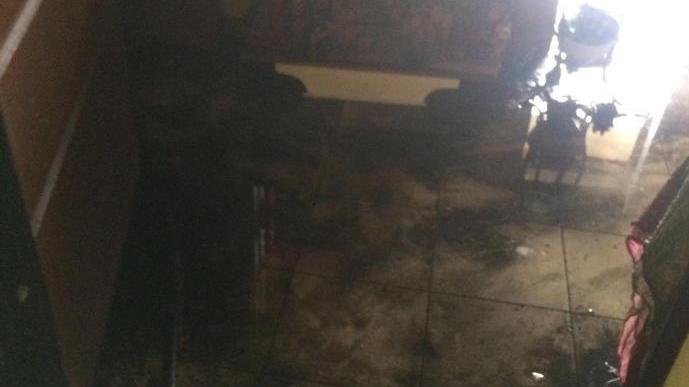 Fiamme nel condominio, 5 intossicati