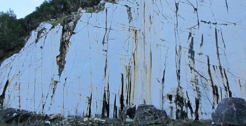 Cava del Broccatello, è scontro aperto 