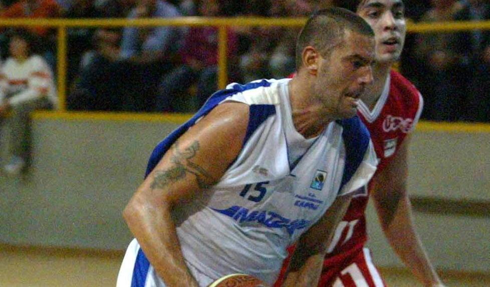 Pugni all’arbitro dopo l’espulsione: «Ho perso la testa» 