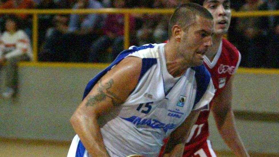 Pugni all’arbitro dopo l’espulsione: «Ho perso la testa»