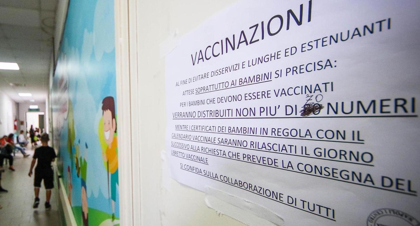 Caos vaccini alla Materna via da scuola 50 bambini 