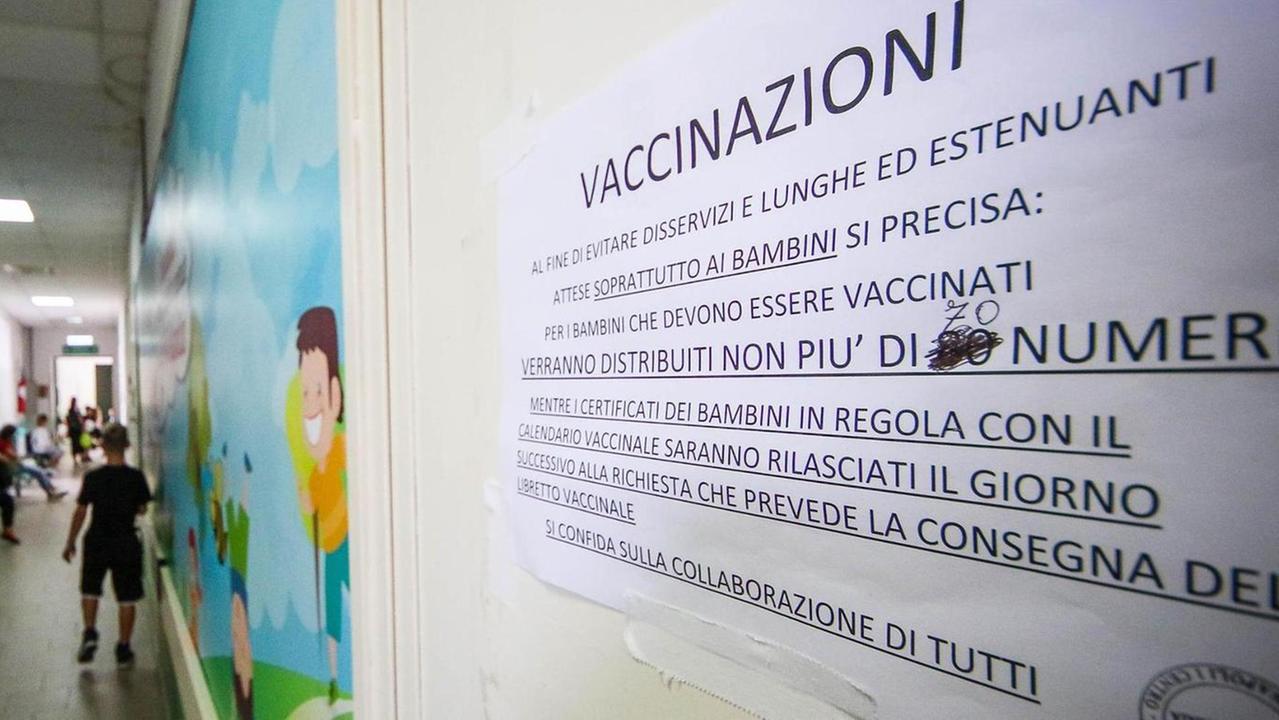Caos vaccini alla Materna via da scuola 50 bambini 