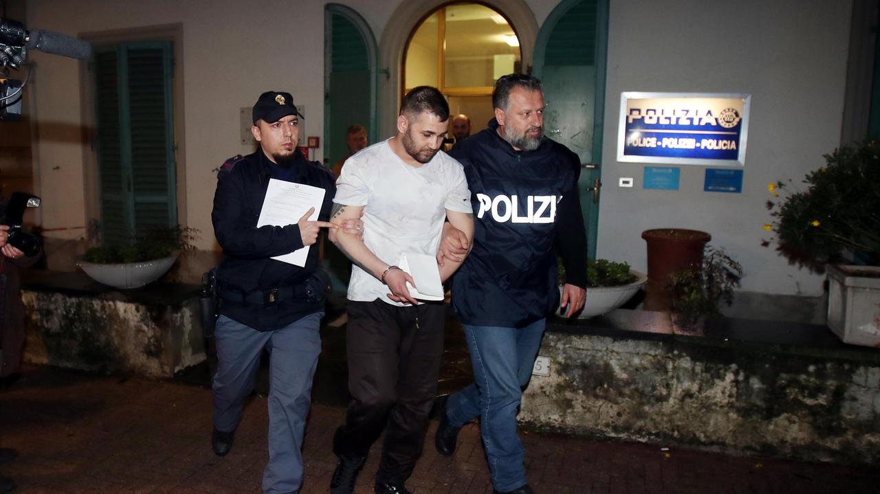 Gheorghe Spataru viene condotto in carcere (Foto Nucci)
