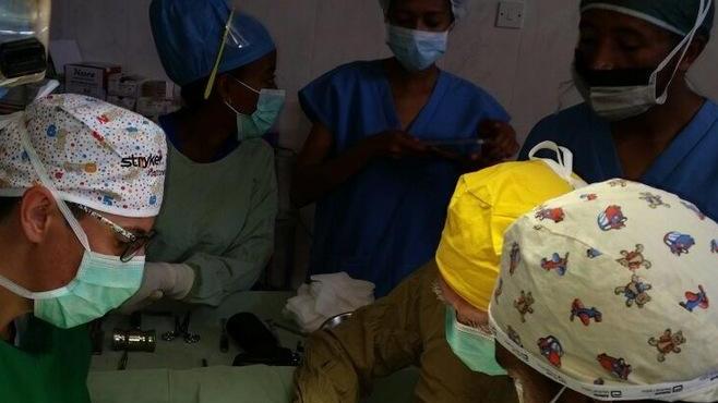La reggiana ortopedico e atleta in missione in Eritrea per curare i bambini