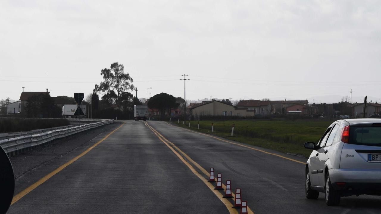 Il nuovo asfalto sulla Strada di Patto (Foto Silvi)