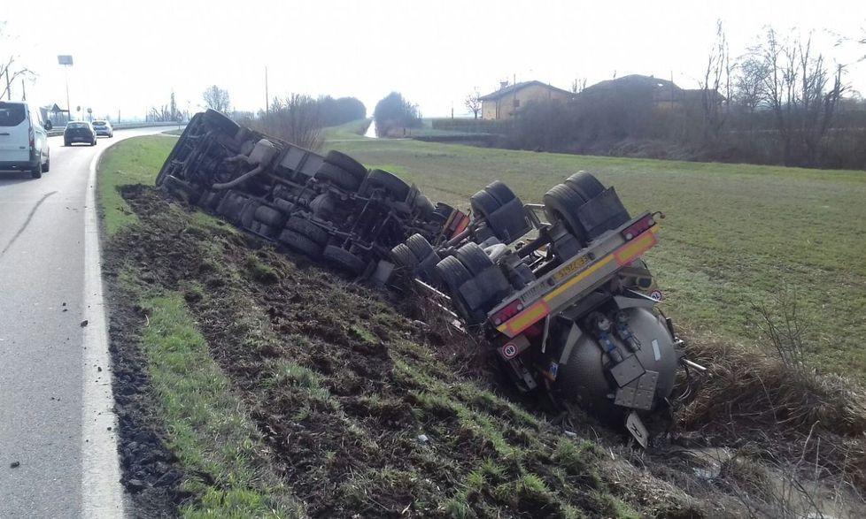 Camion cappotta a Gorghetto