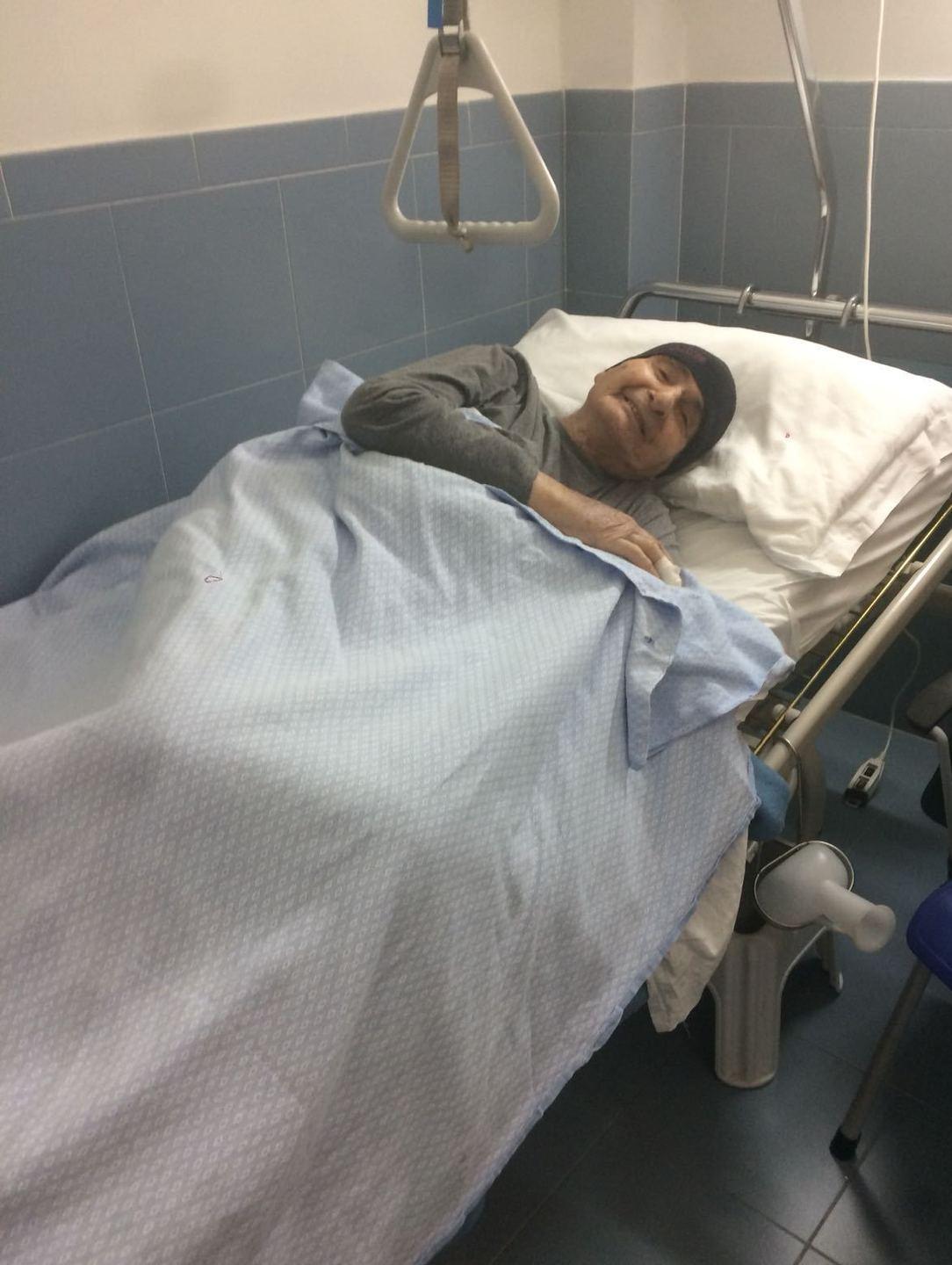 Zio Mario immobile su un letto d’ospedale 