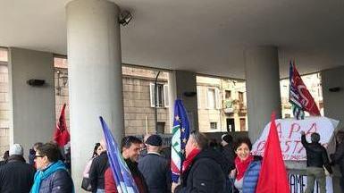 Apa, continua la protesta convocato il tavolo di crisi